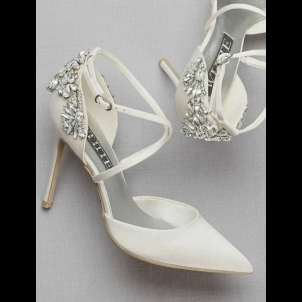 Original Vera Wang Pointed-Toe-Cross-Strap Heels with Crystal Back